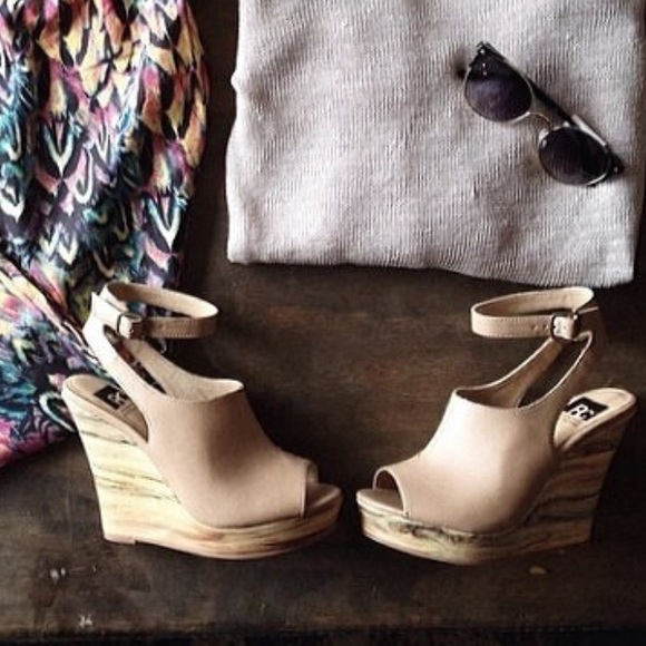 Perfect 10 Peep Toe Towering Platform Wedge Sandal - Picture 2 of 5